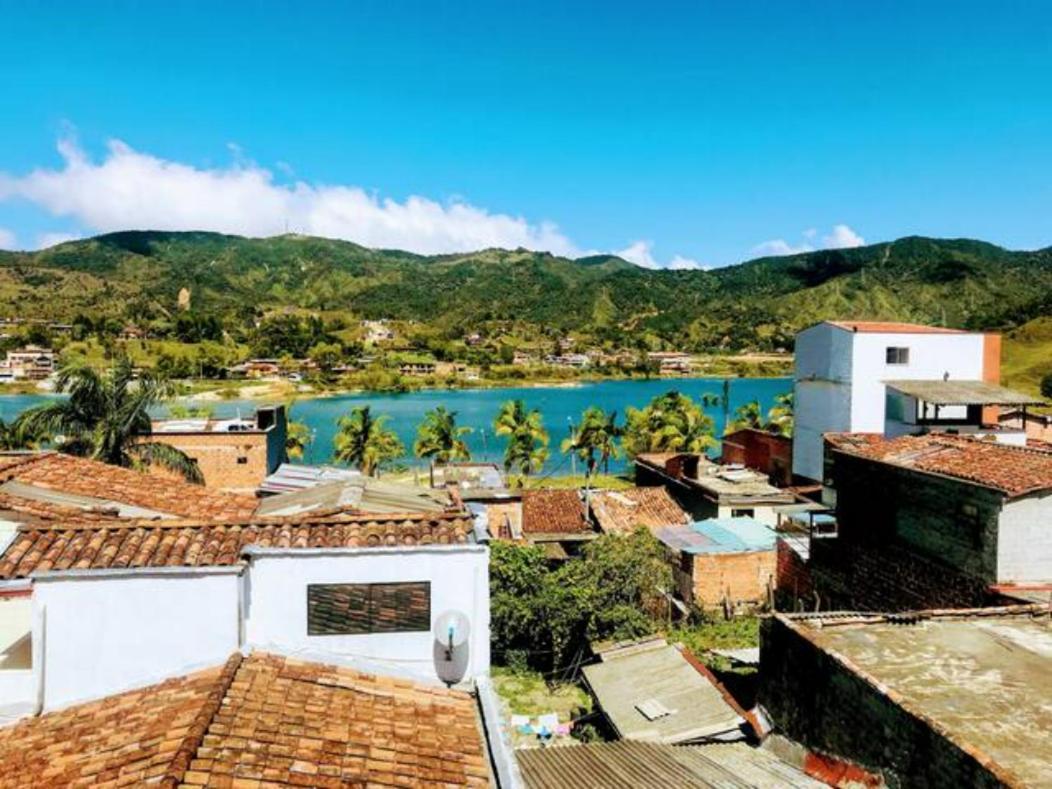 Aptos Vista Al Embalse, Frente Al Lago, Restaurantes, Bares กัวตาเป ภายนอก รูปภาพ