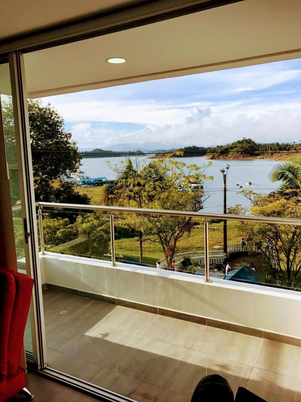 Aptos Vista Al Embalse, Frente Al Lago, Restaurantes, Bares กัวตาเป ห้อง รูปภาพ
