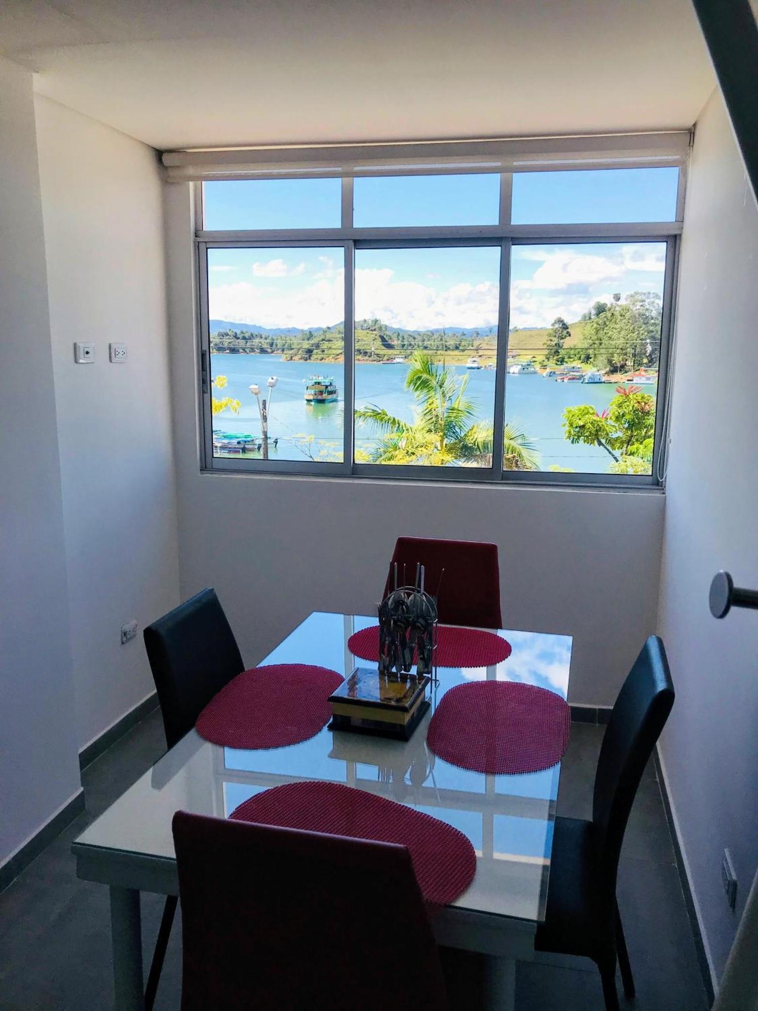 Aptos Vista Al Embalse, Frente Al Lago, Restaurantes, Bares กัวตาเป ห้อง รูปภาพ