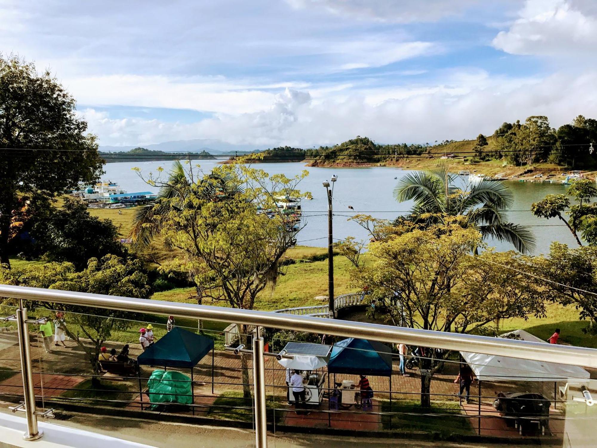 Aptos Vista Al Embalse, Frente Al Lago, Restaurantes, Bares กัวตาเป ห้อง รูปภาพ