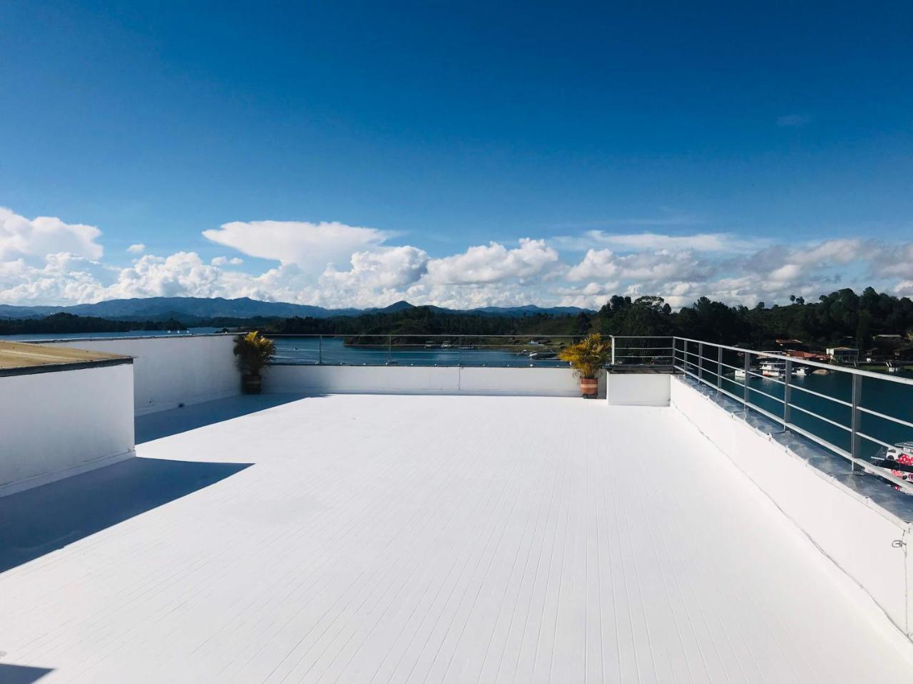 Aptos Vista Al Embalse, Frente Al Lago, Restaurantes, Bares กัวตาเป ภายนอก รูปภาพ